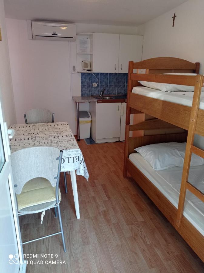 Apartments Mihovil オミシュ エクステリア 写真