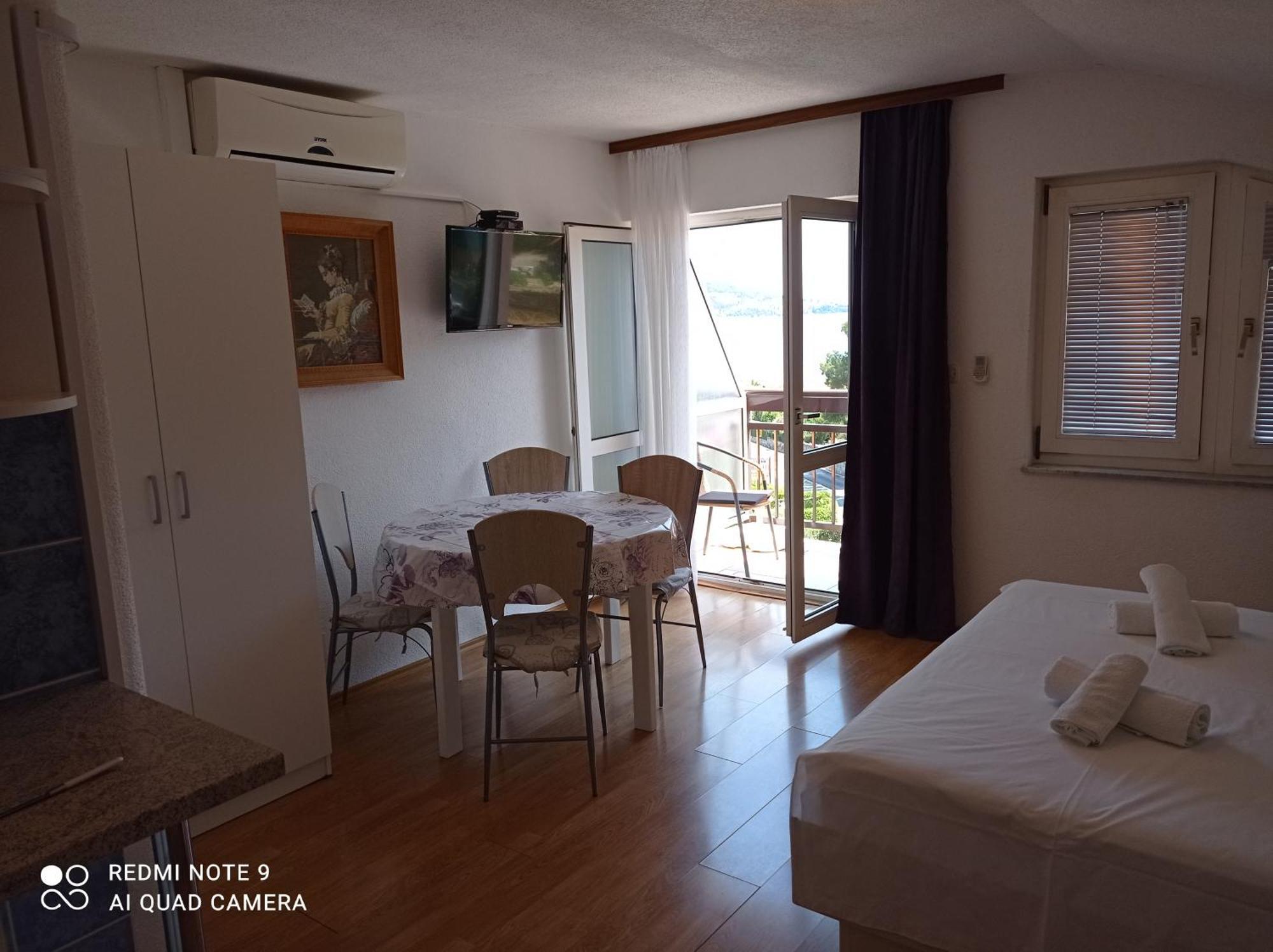 Apartments Mihovil オミシュ 部屋 写真