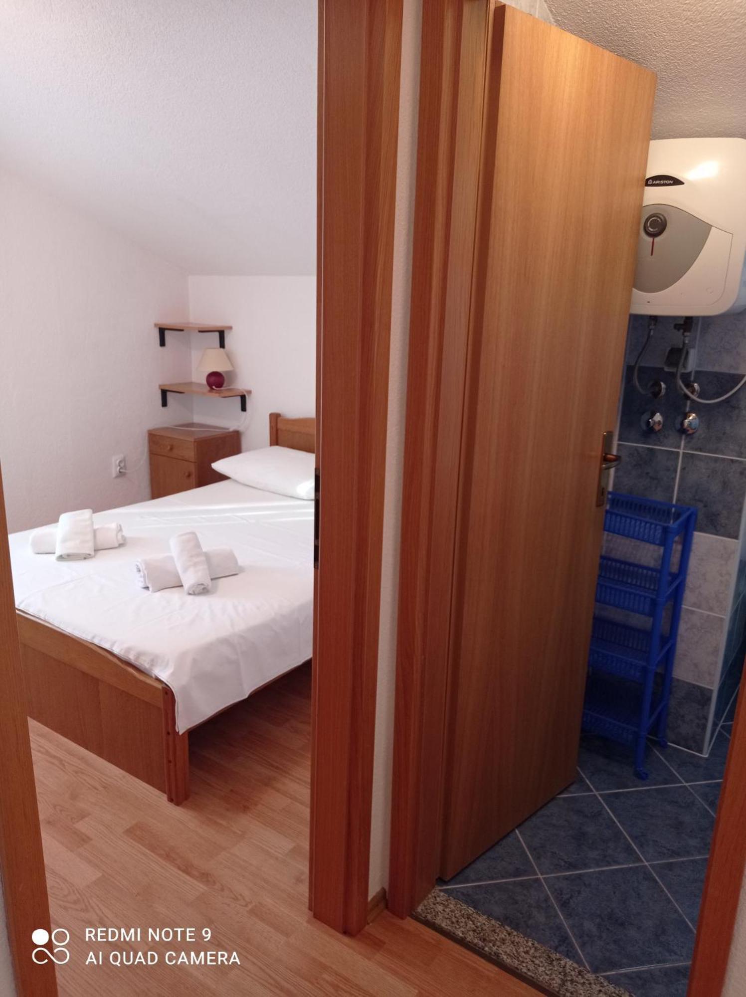 Apartments Mihovil オミシュ 部屋 写真
