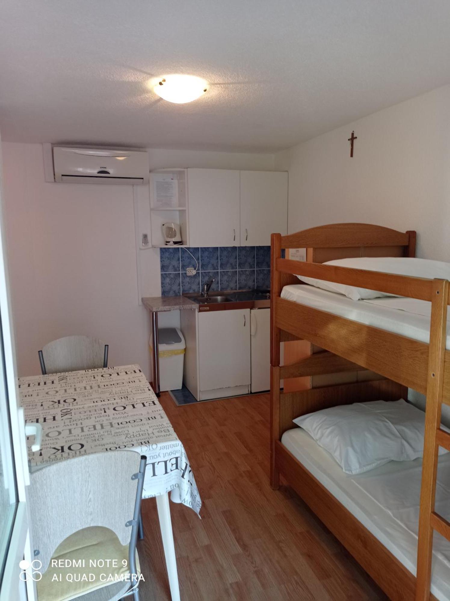 Apartments Mihovil オミシュ 部屋 写真